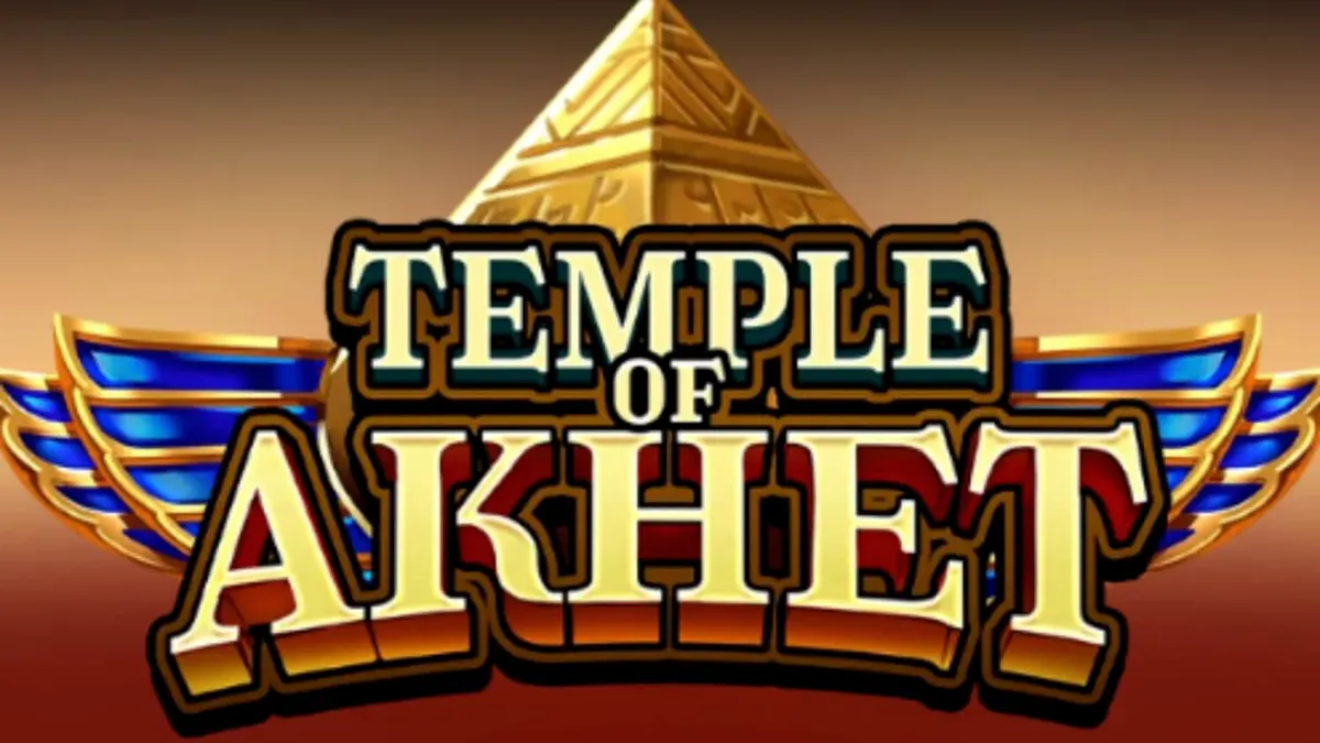 Pemandangan mistis piramida dan obelisk di slot Temple of Akhet